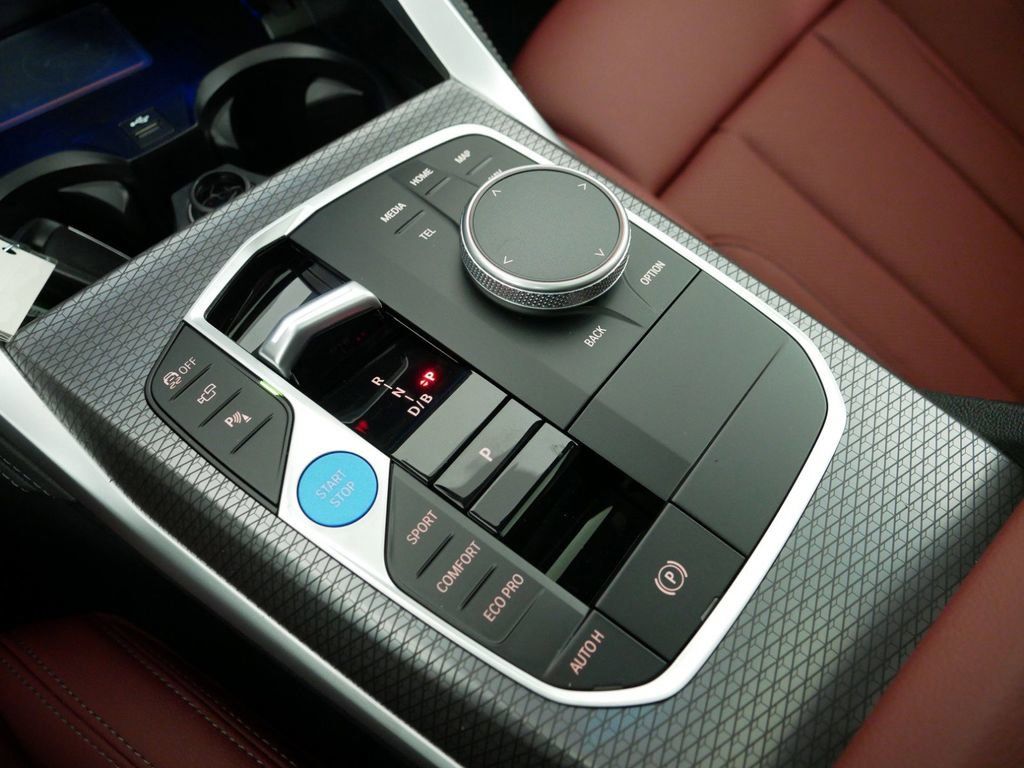 Thumbnail: 2025 BMW i4 - 13