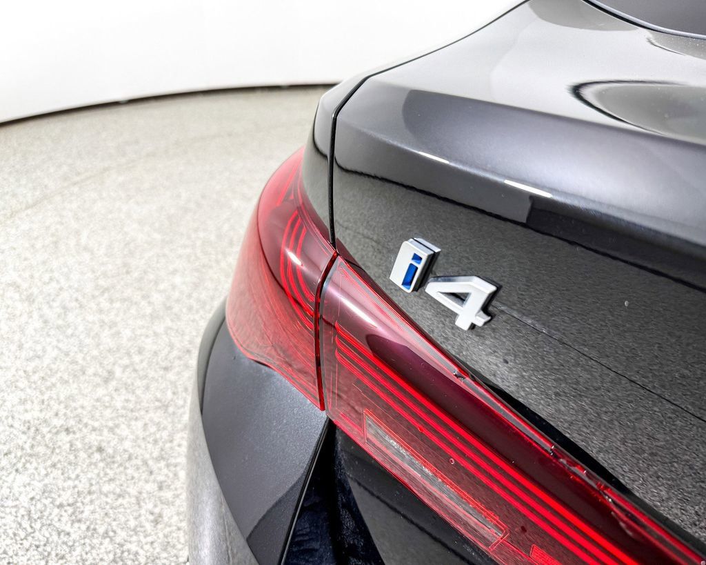 Thumbnail: 2025 BMW i4 - 25