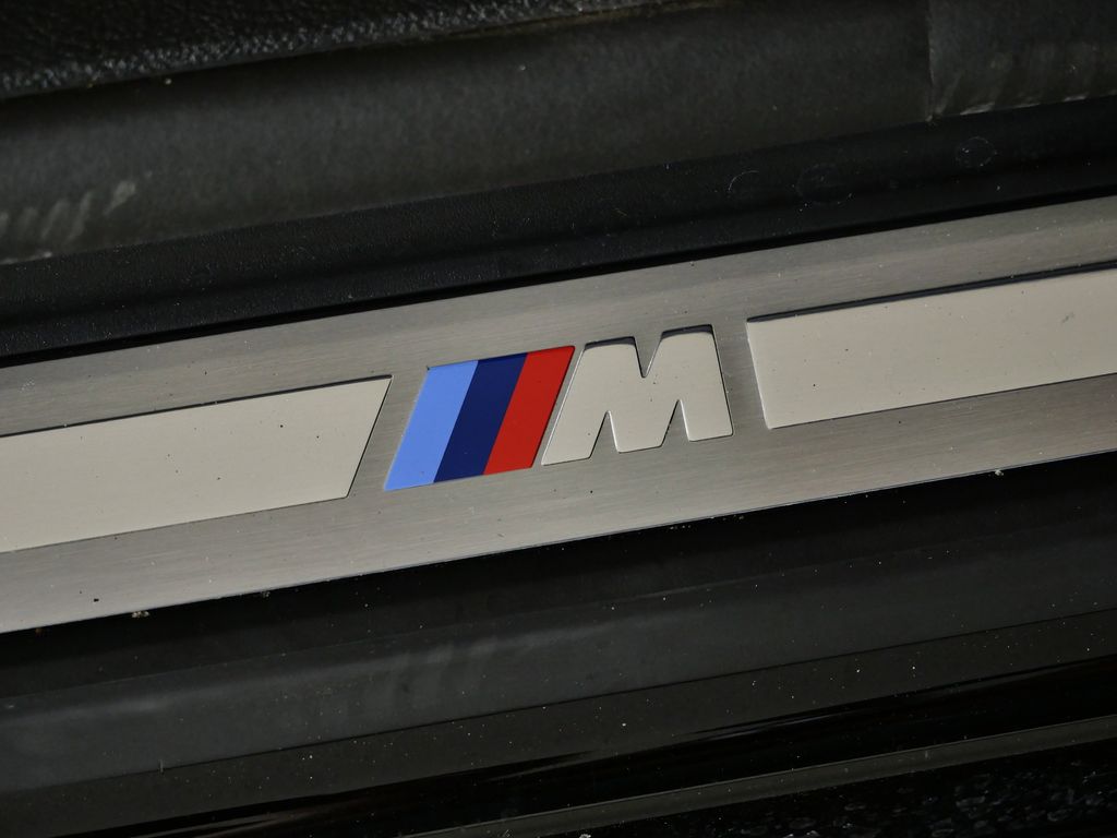 Thumbnail: 2025 BMW i4 - 30