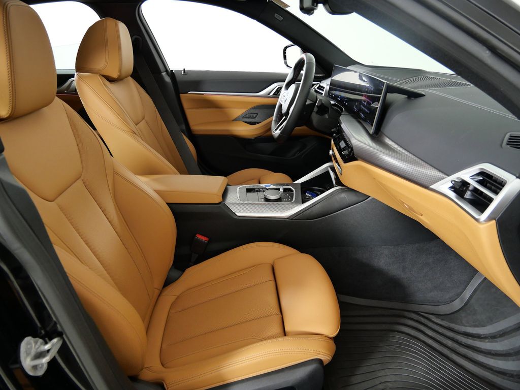 Thumbnail: 2025 BMW i4 - 9
