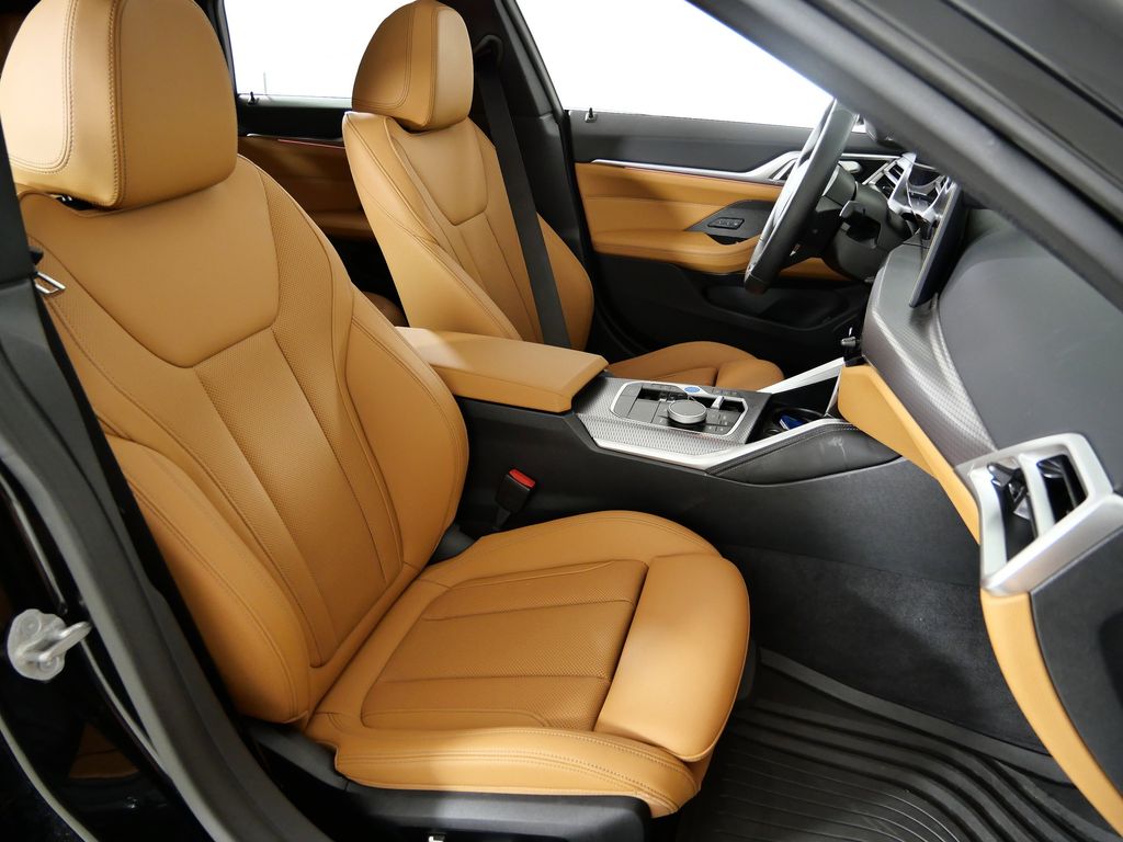 Thumbnail: 2025 BMW i4 - 10
