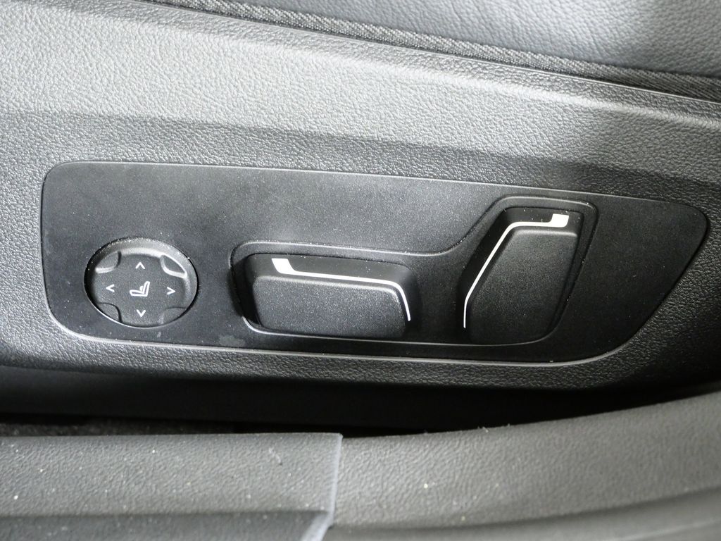 Thumbnail: 2025 BMW i4 - 42