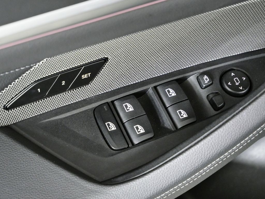 Thumbnail: 2025 BMW i4 - 40