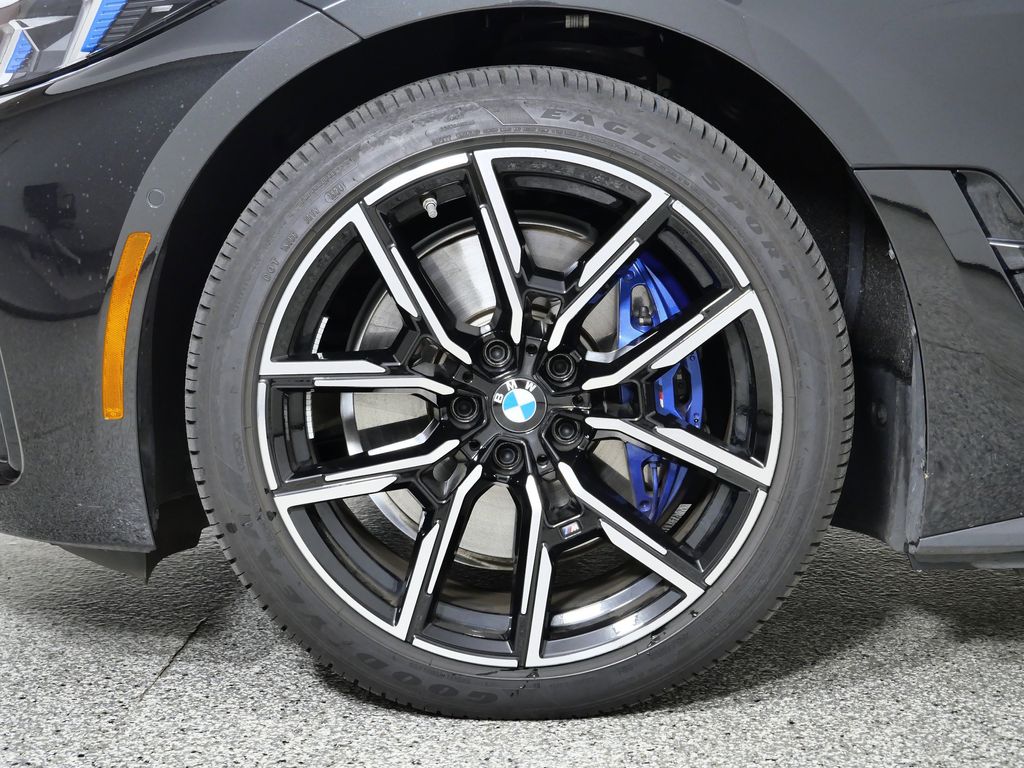 Thumbnail: 2025 BMW i4 - 8