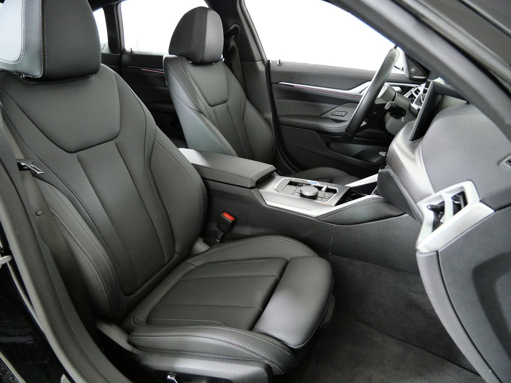 Thumbnail: 2025 BMW i4 - 10