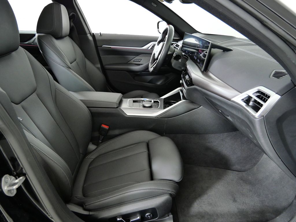 Thumbnail: 2025 BMW i4 - 9