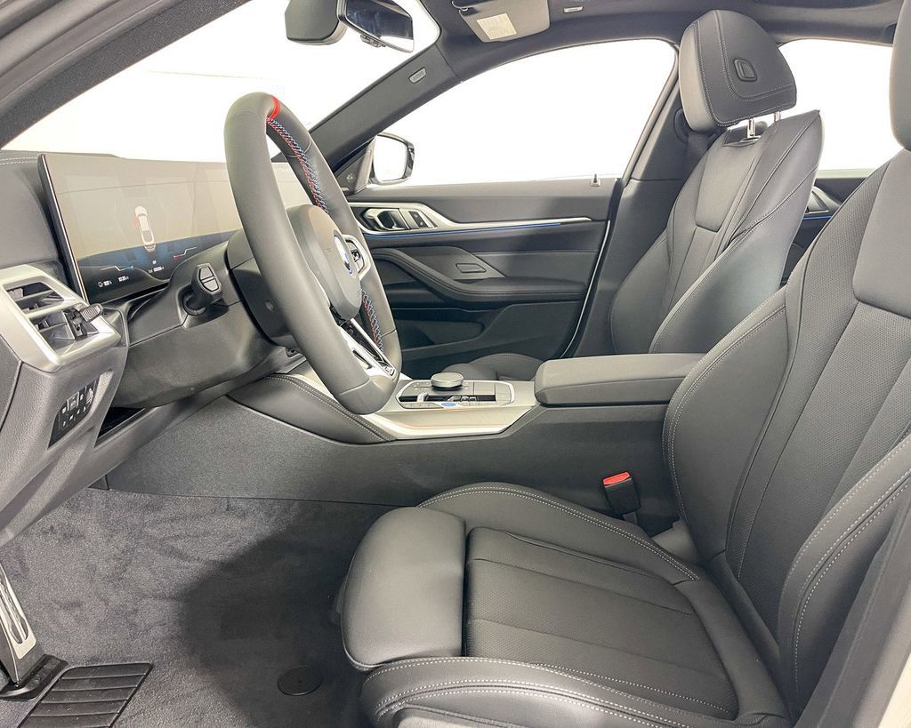 Thumbnail: 2025 BMW i4 - 35
