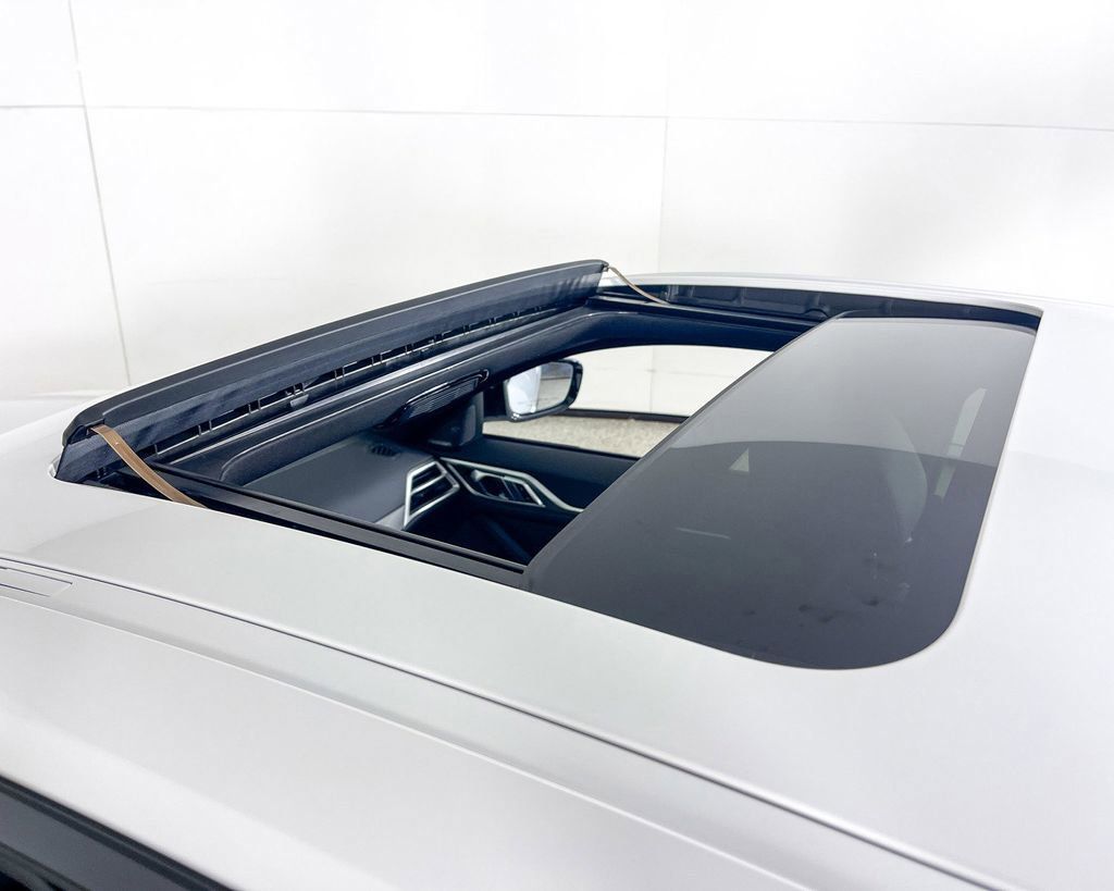 Thumbnail: 2025 BMW i4 - 28