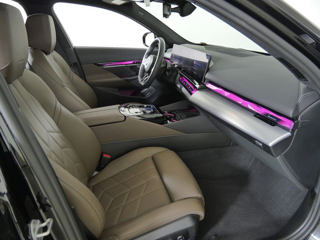 Thumbnail: 2026 BMW i5 - 10