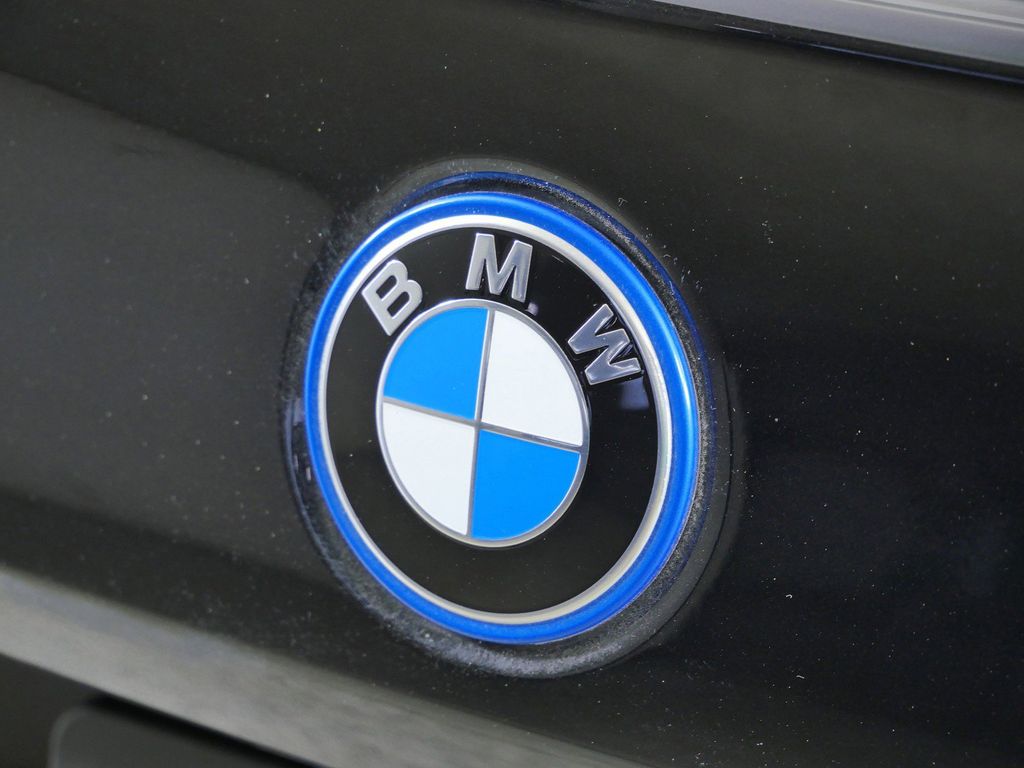 Thumbnail: 2026 BMW i5 - 22