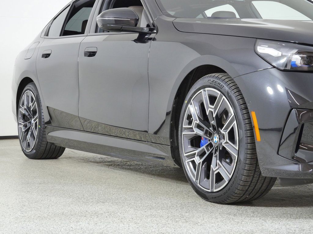 Thumbnail: 2026 BMW i5 - 9