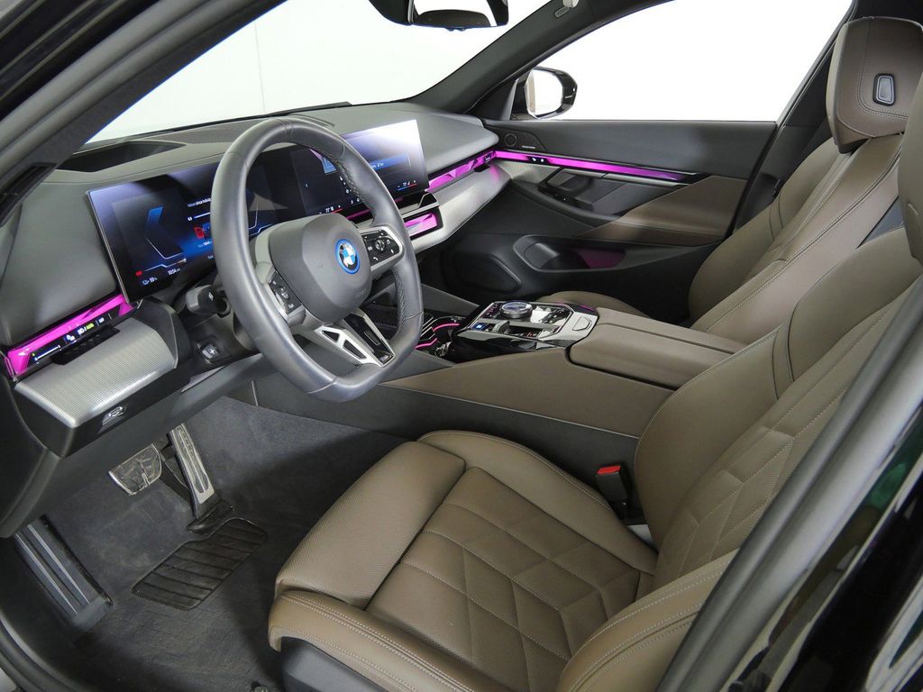 Thumbnail: 2026 BMW i5 - 36