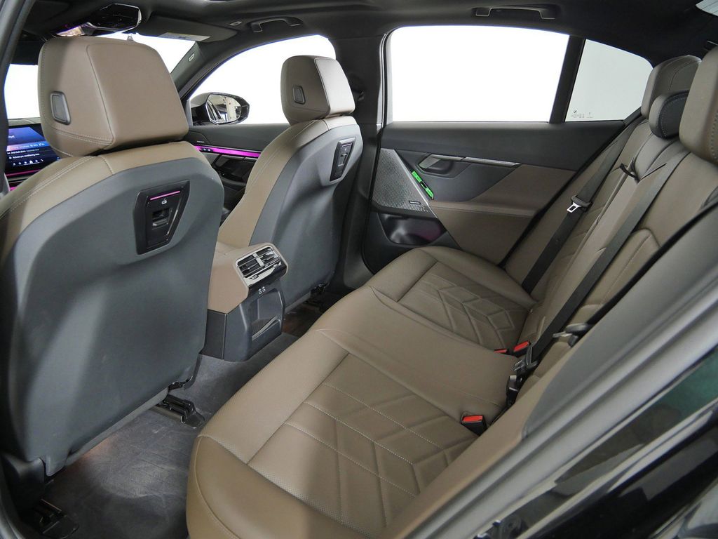 Thumbnail: 2026 BMW i5 - 33