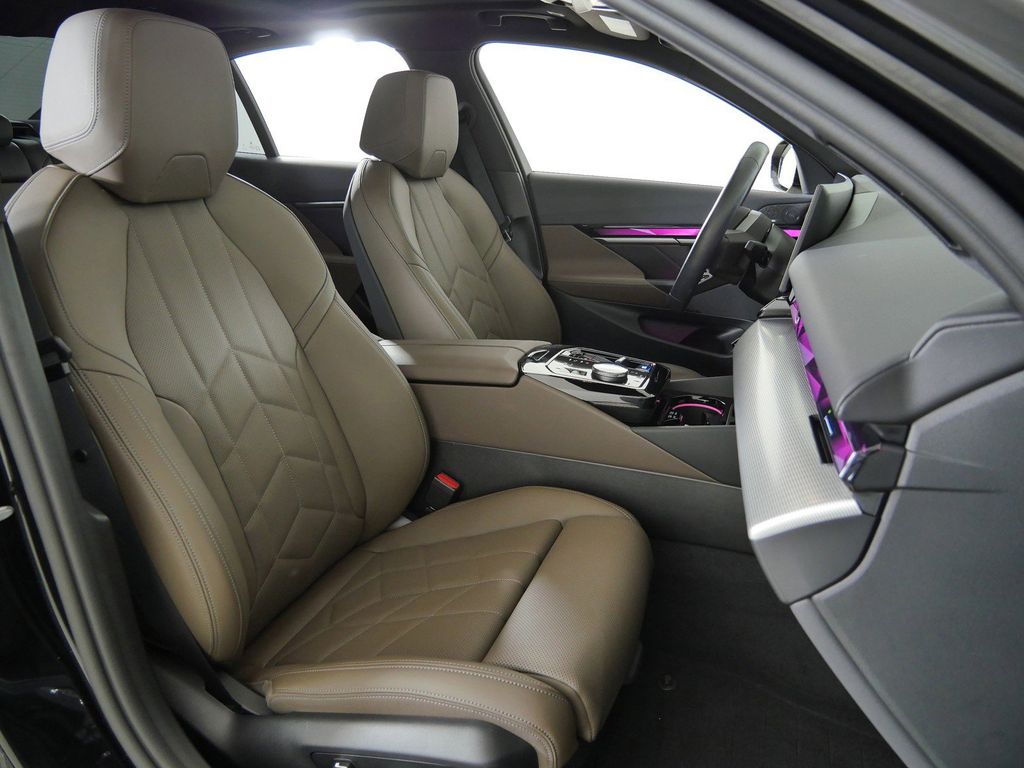 Thumbnail: 2026 BMW i5 - 11
