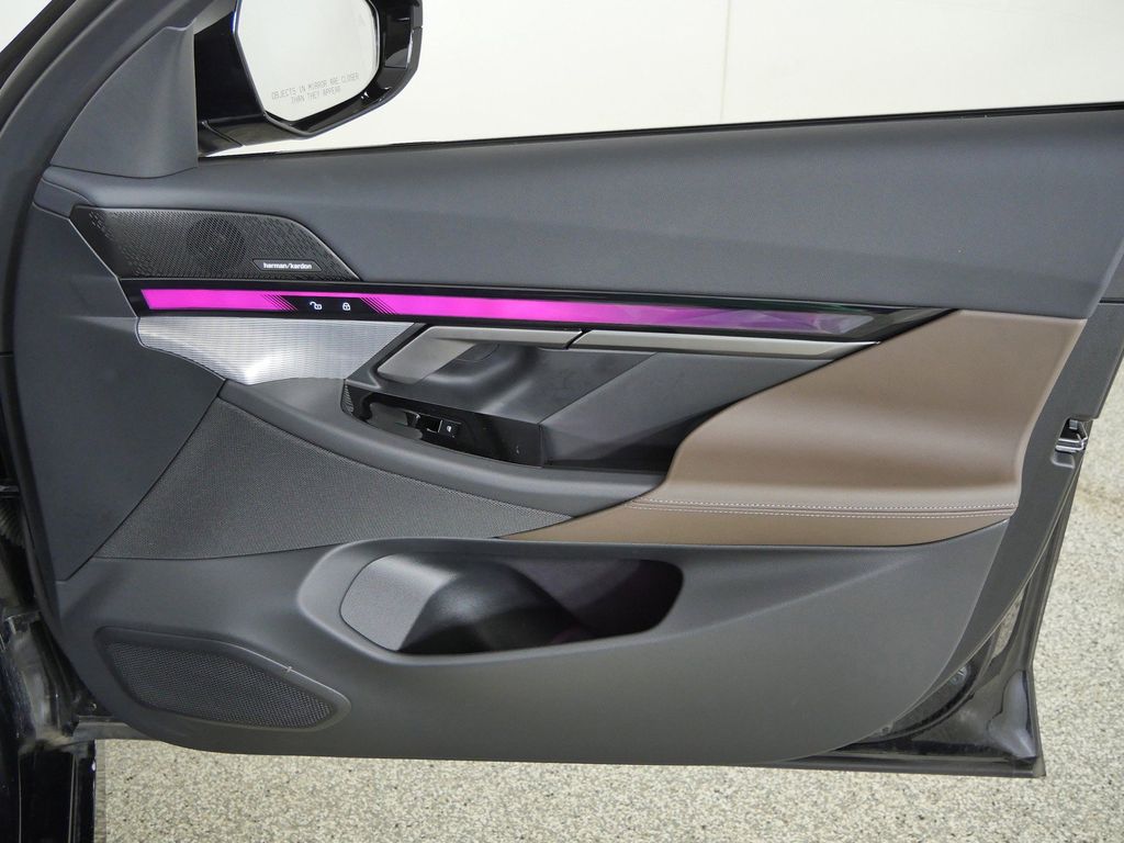 Thumbnail: 2026 BMW i5 - 27