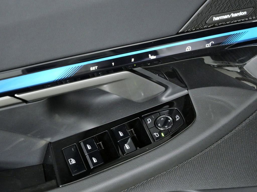 Thumbnail: 2026 BMW i5 - 39