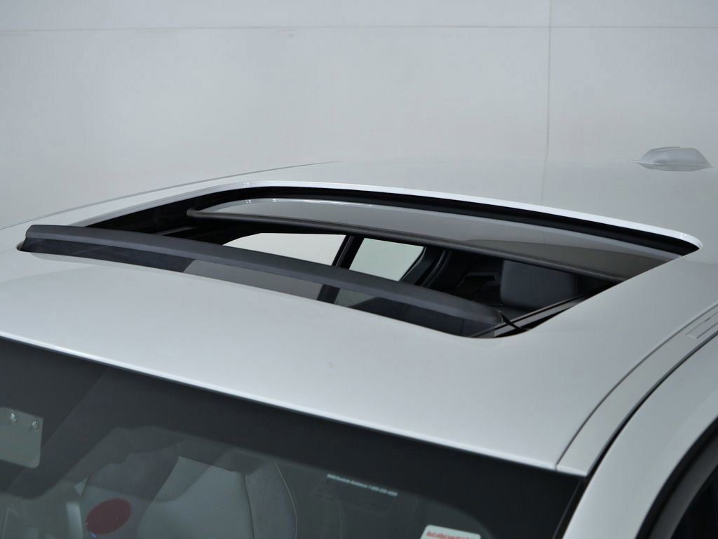Thumbnail: 2026 BMW i5 - 27