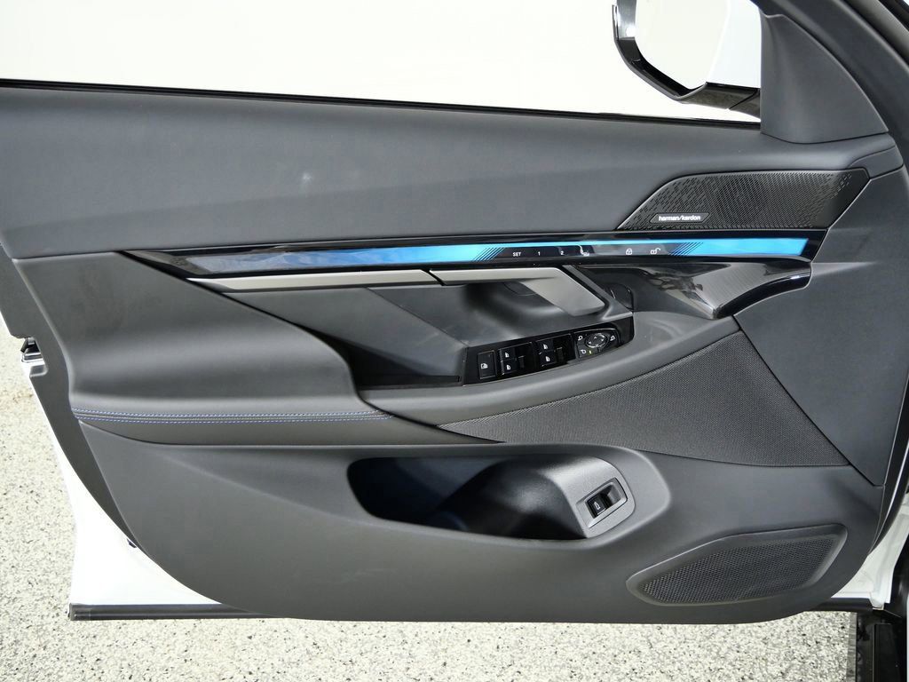 Thumbnail: 2026 BMW i5 - 36