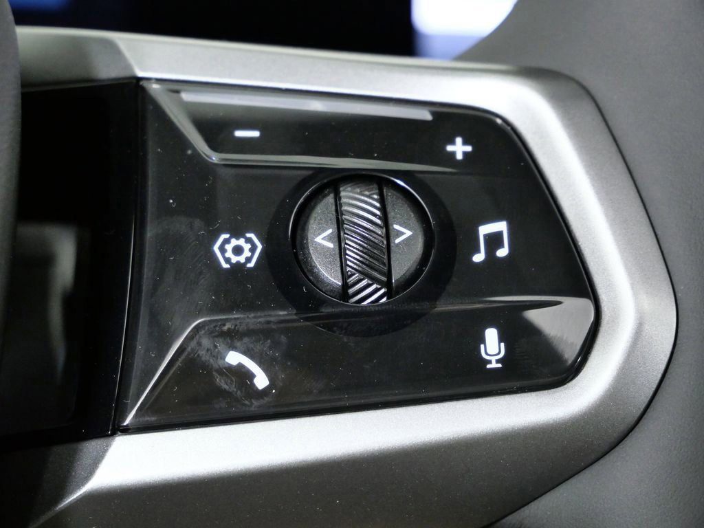 Thumbnail: 2026 BMW i5 - 42