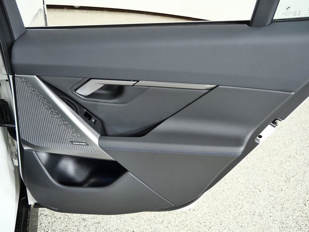 Thumbnail: 2026 BMW i5 - 30