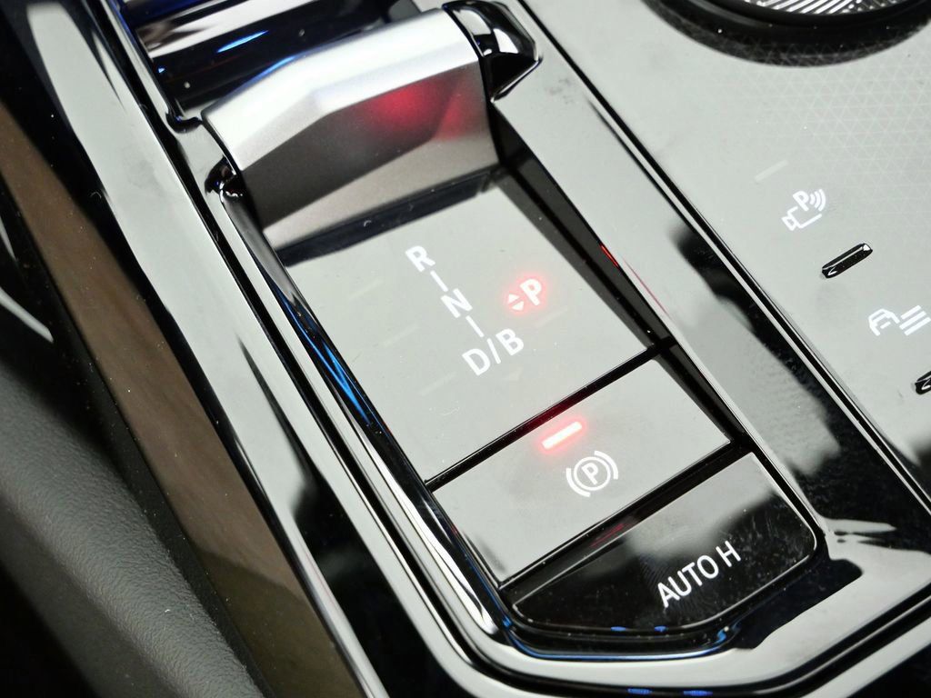 Thumbnail: 2026 BMW i5 - 12