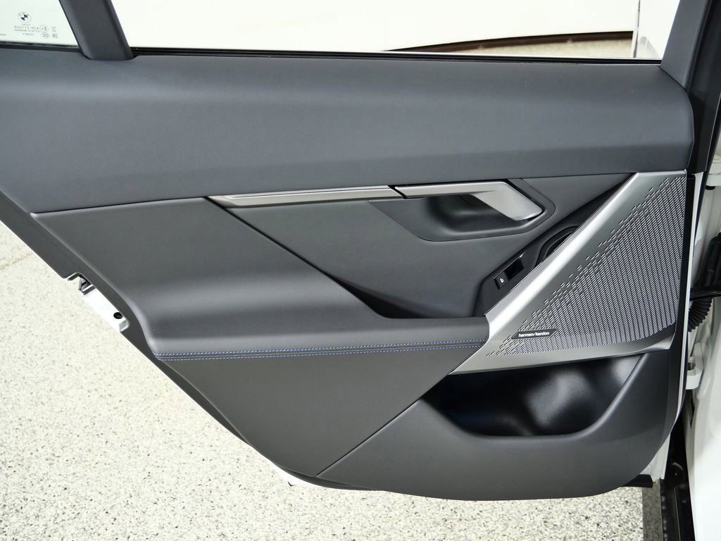 Thumbnail: 2026 BMW i5 - 33