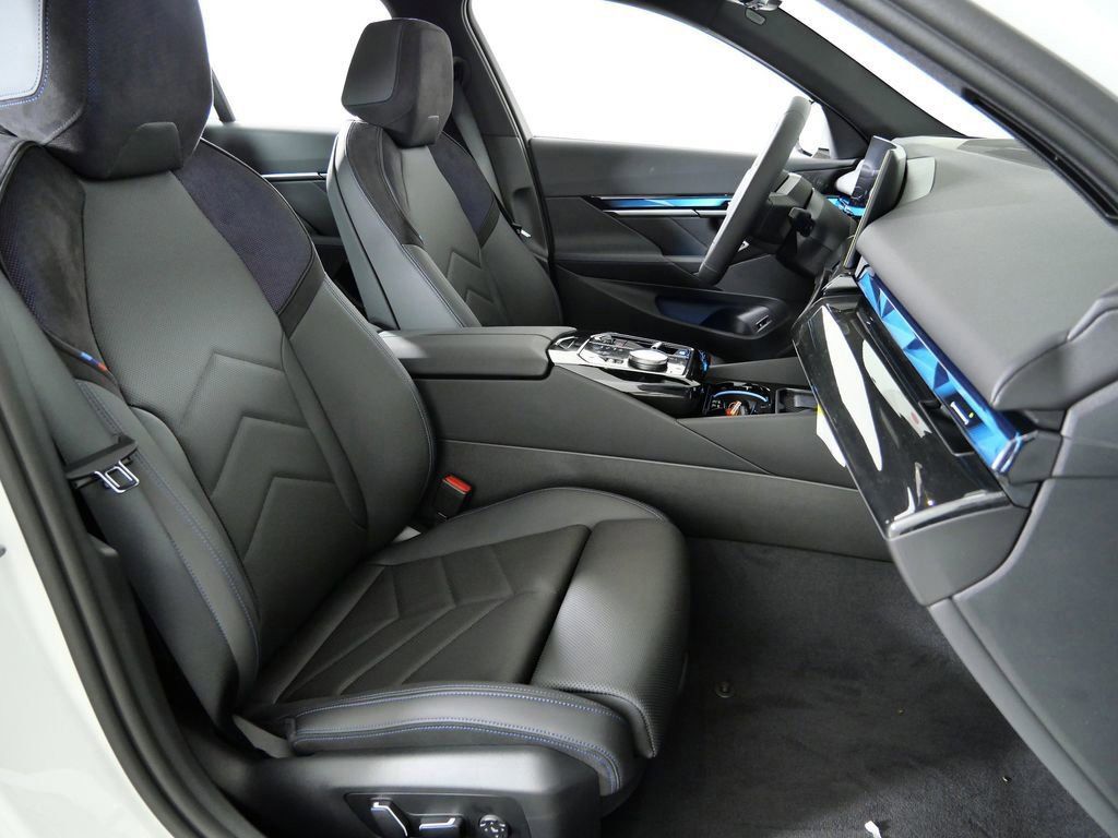 Thumbnail: 2026 BMW i5 - 9