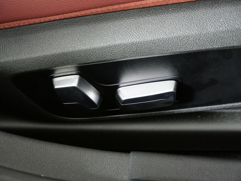 Thumbnail: 2023 BMW i4 - 27