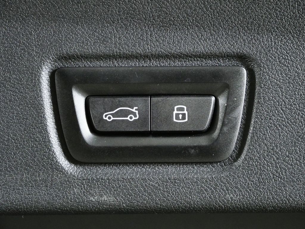 Thumbnail: 2023 BMW i4 - 31