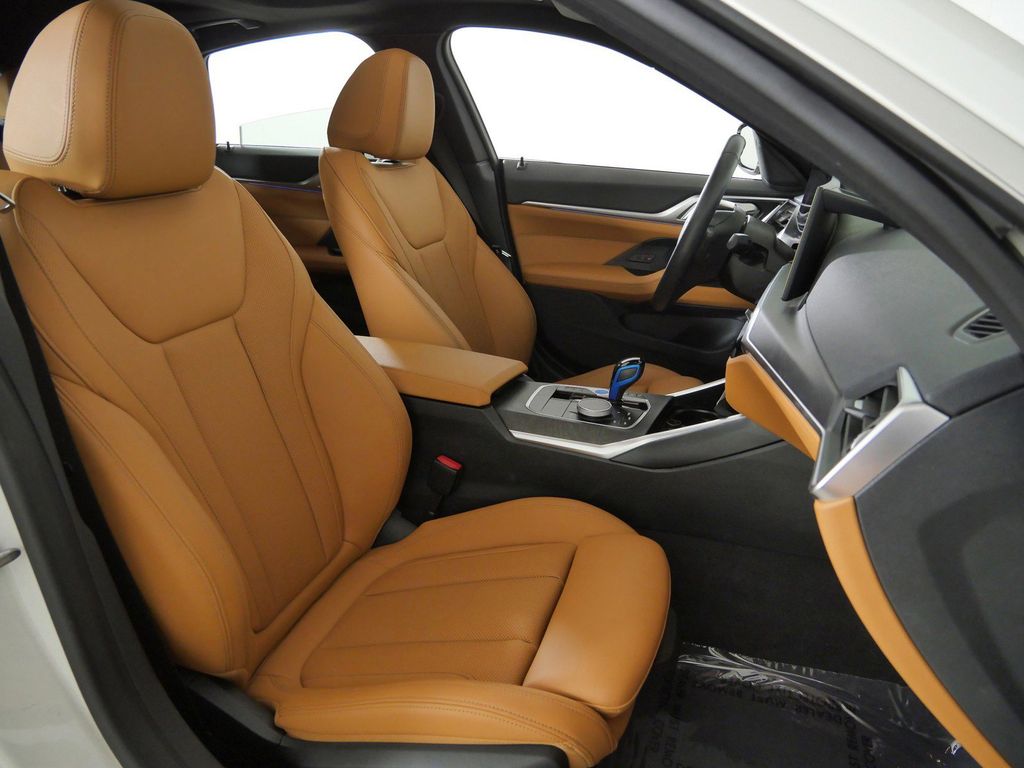 Thumbnail: 2023 BMW i4 - 10