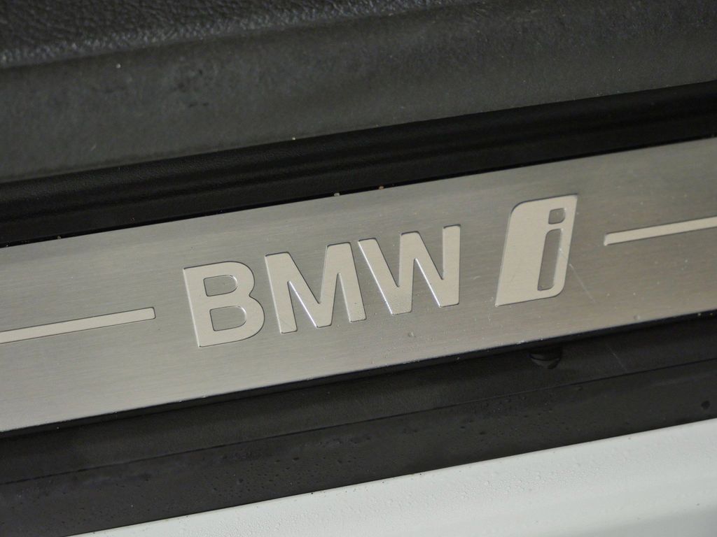 Thumbnail: 2023 BMW i4 - 31