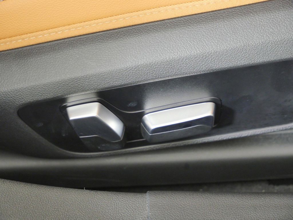 Thumbnail: 2023 BMW i4 - 30