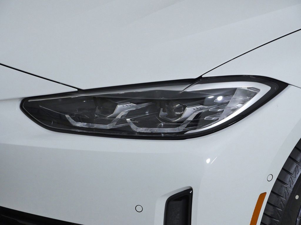 Thumbnail: 2023 BMW i4 - 17