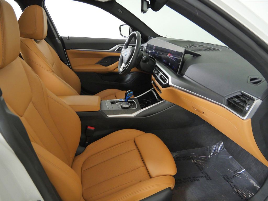 Thumbnail: 2023 BMW i4 - 9