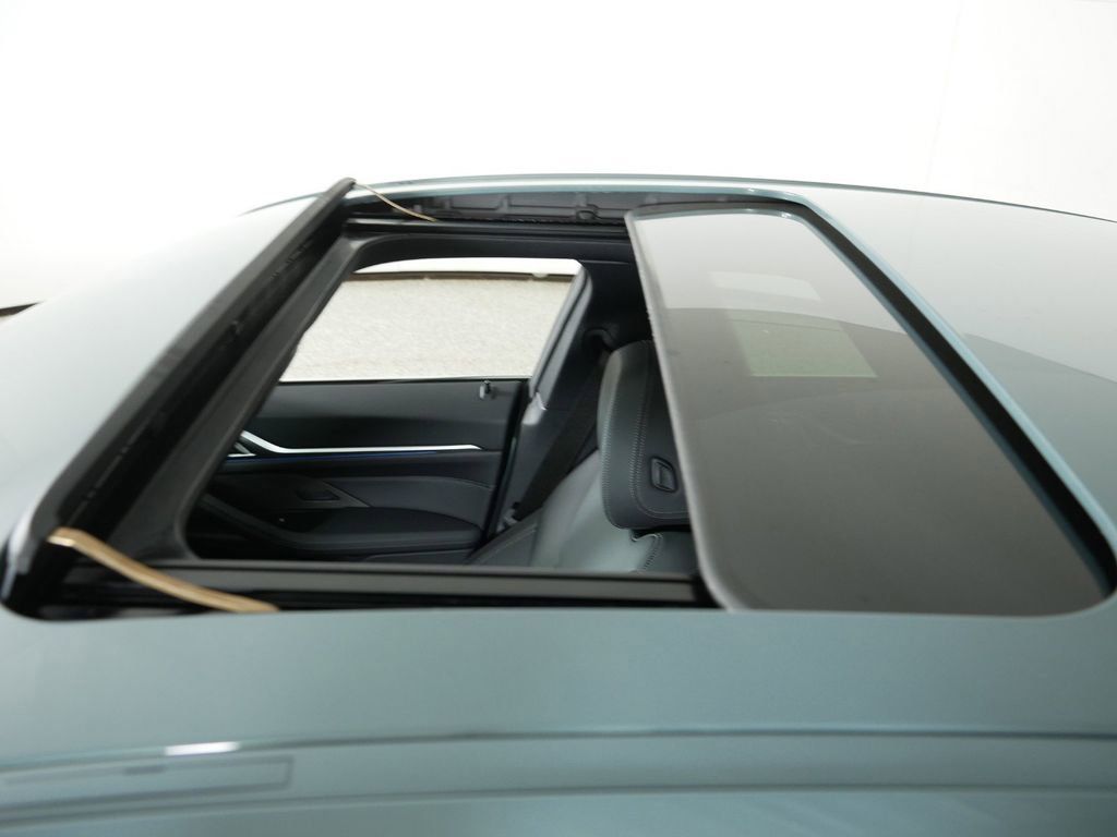 Thumbnail: 2025 BMW i4 - 27