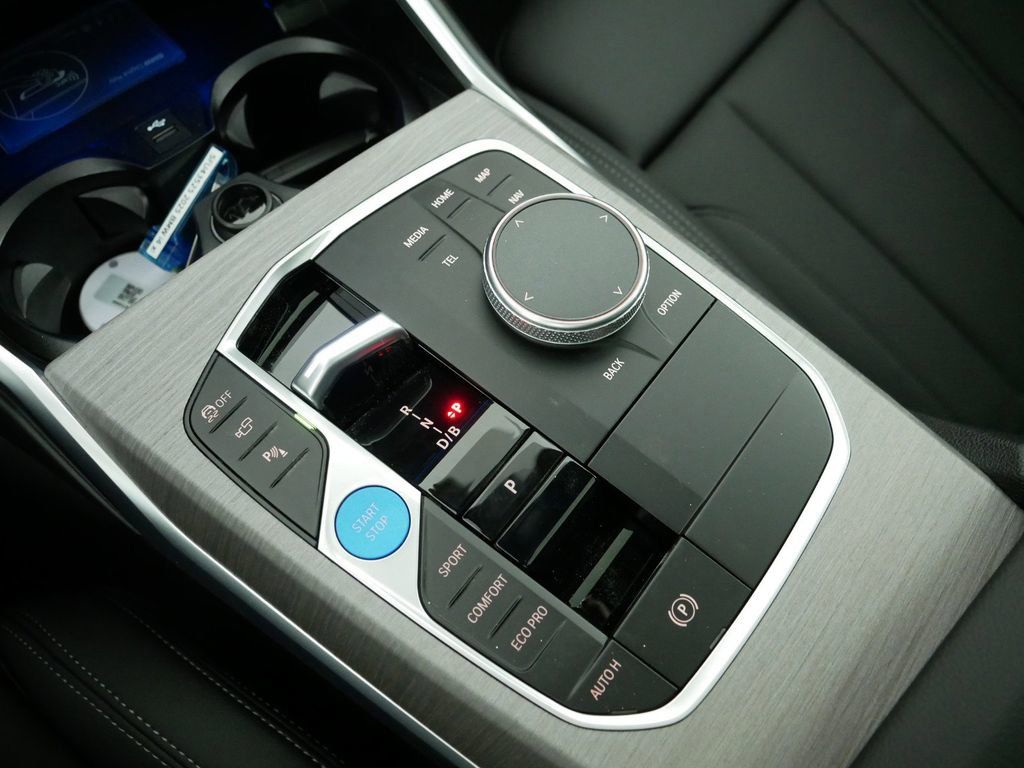 Thumbnail: 2025 BMW i4 - 13
