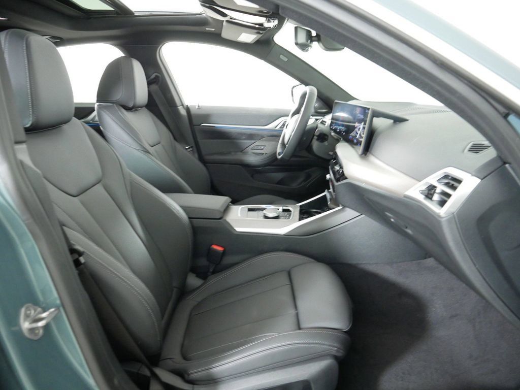 Thumbnail: 2025 BMW i4 - 9