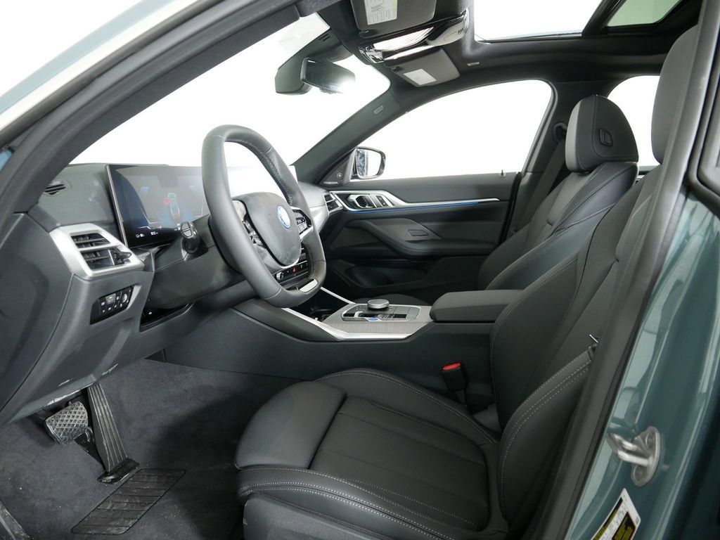 Thumbnail: 2025 BMW i4 - 34