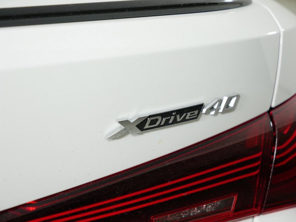 Thumbnail: 2025 BMW i4 - 22