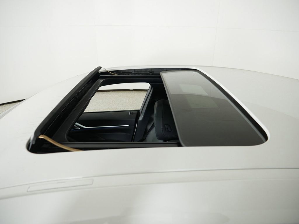 Thumbnail: 2025 BMW i4 - 27