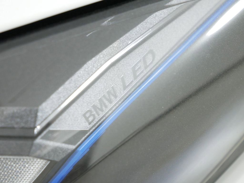 Thumbnail: 2025 BMW i4 - 9