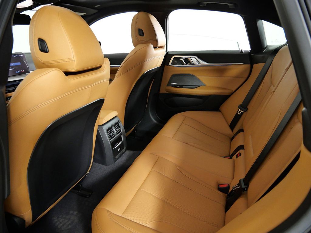 Thumbnail: 2026 BMW i4 - 33