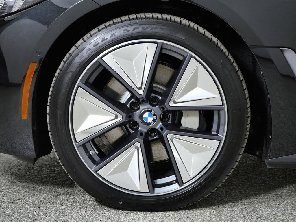 Thumbnail: 2026 BMW i4 - 8