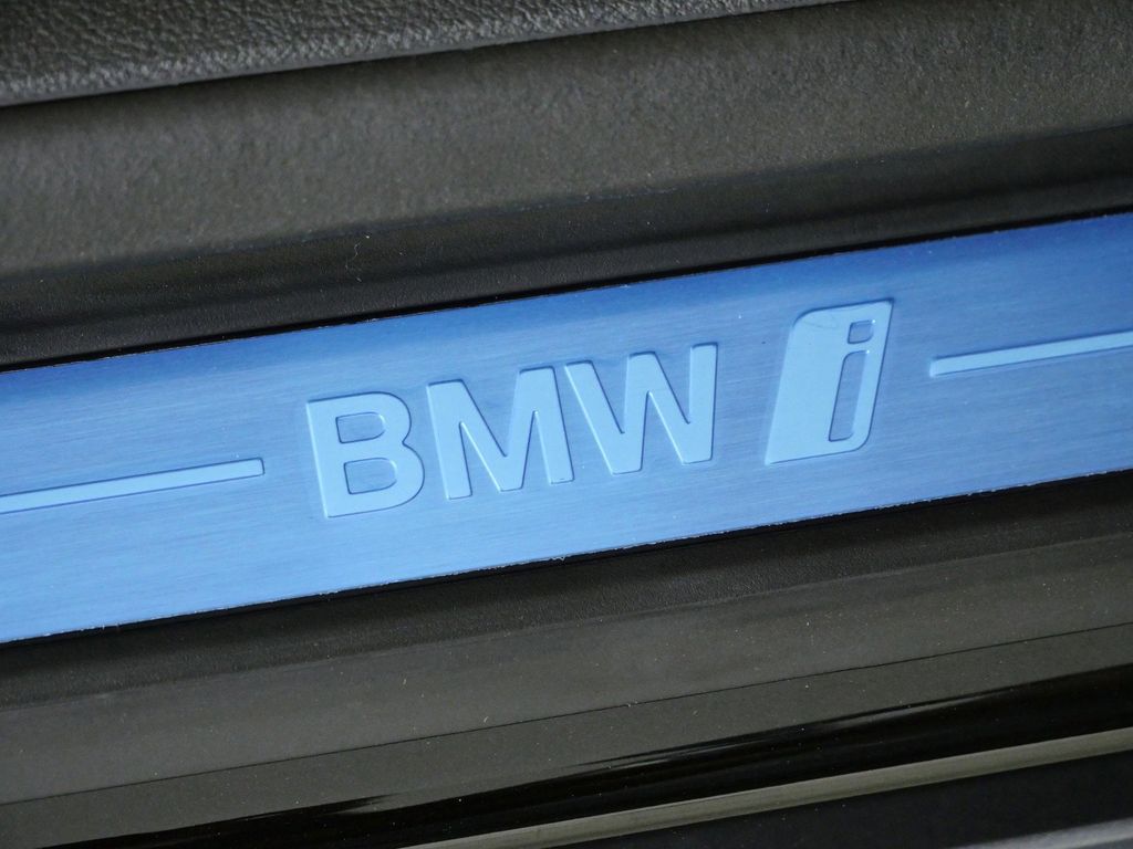 Thumbnail: 2026 BMW i4 - 18