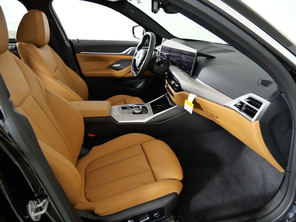 Thumbnail: 2026 BMW i4 - 10