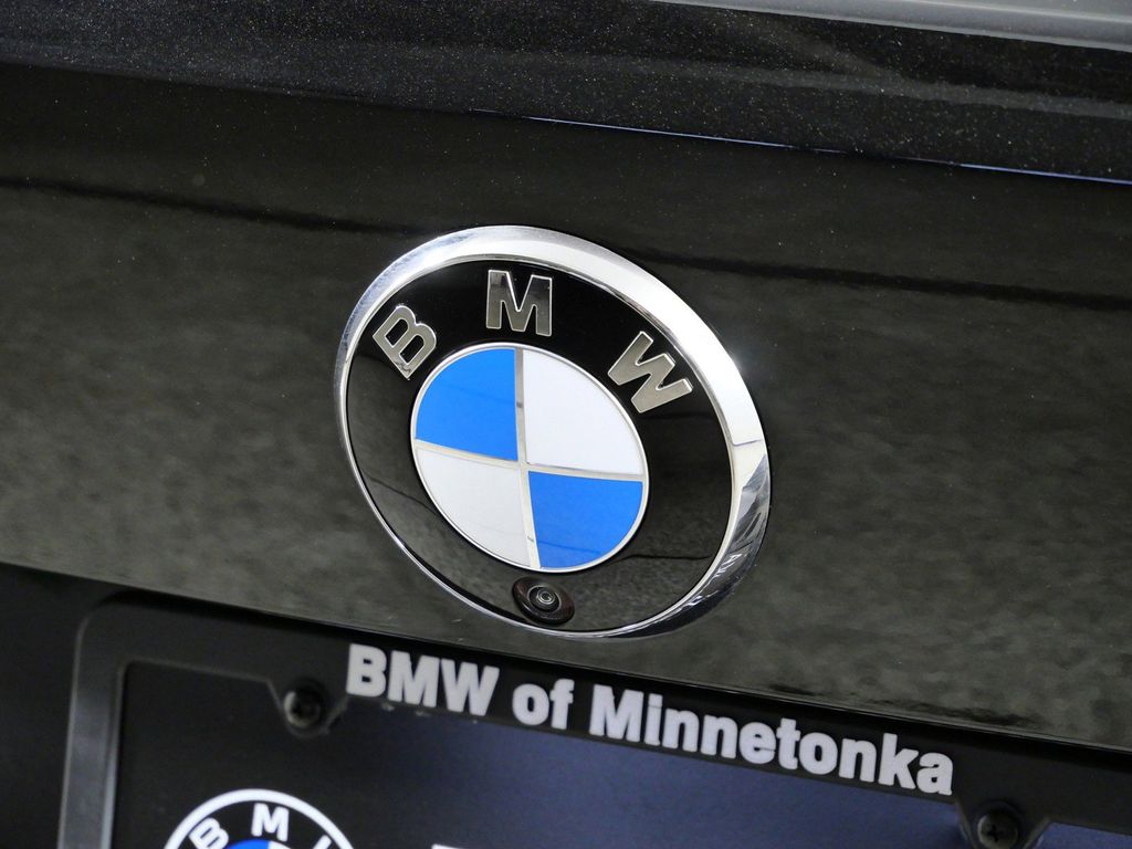 Thumbnail: 2026 BMW i4 - 7