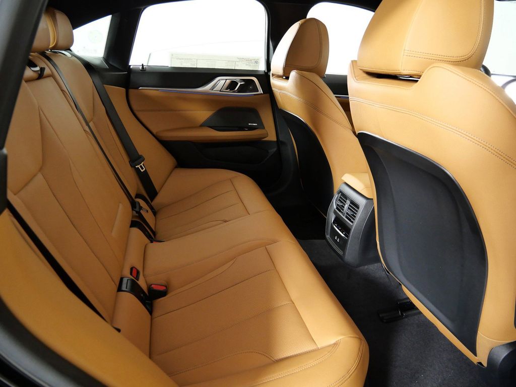 Thumbnail: 2026 BMW i4 - 12