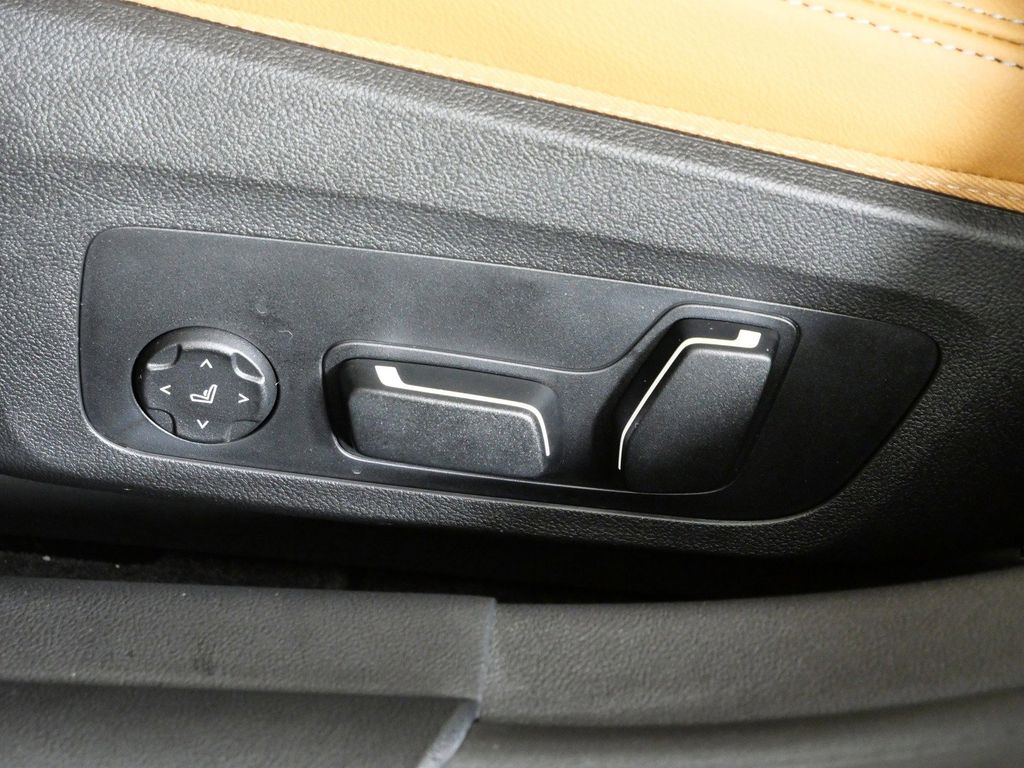 Thumbnail: 2026 BMW i4 - 40