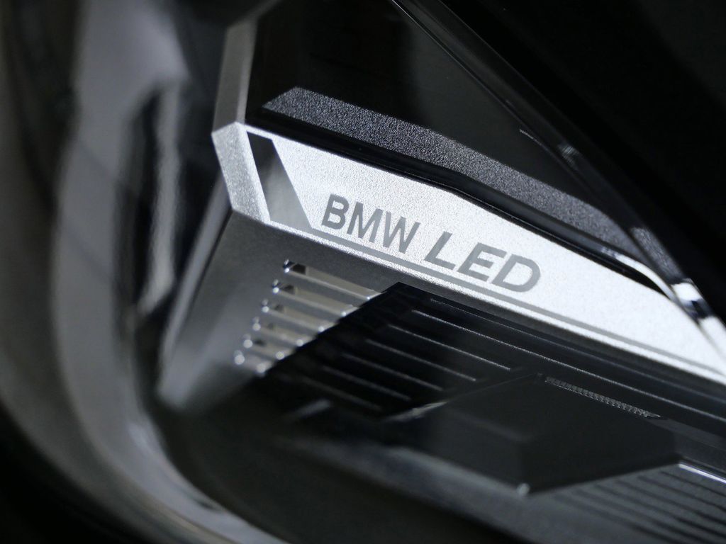 Thumbnail: 2026 BMW i4 - 13