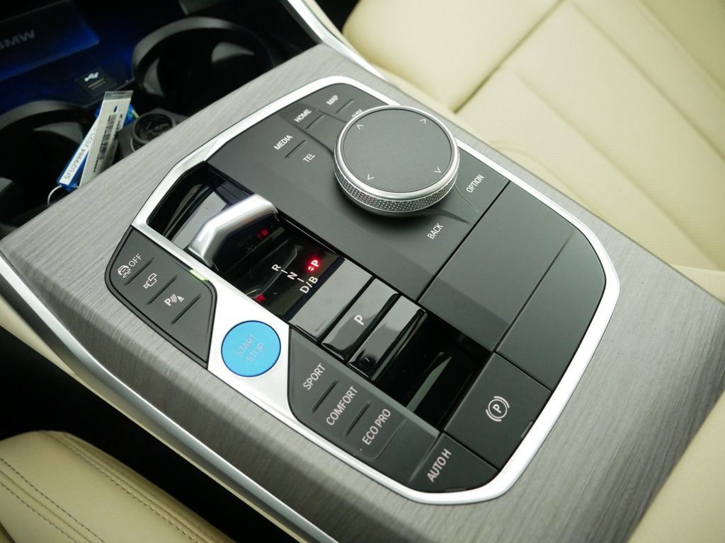 Thumbnail: 2025 BMW i4 - 14